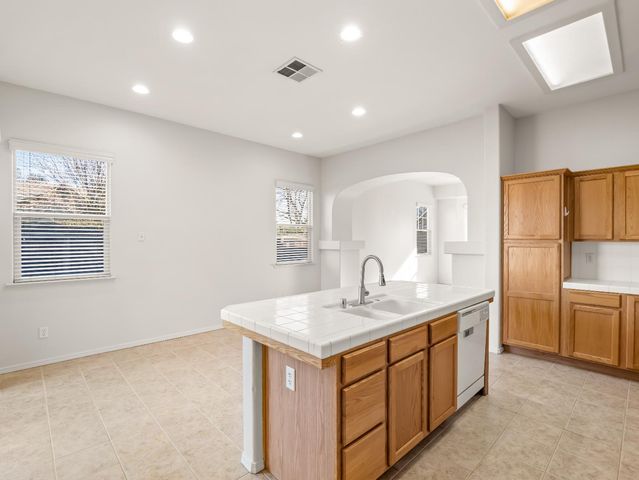 611 W Venice Lane, Clovis, CA 93619