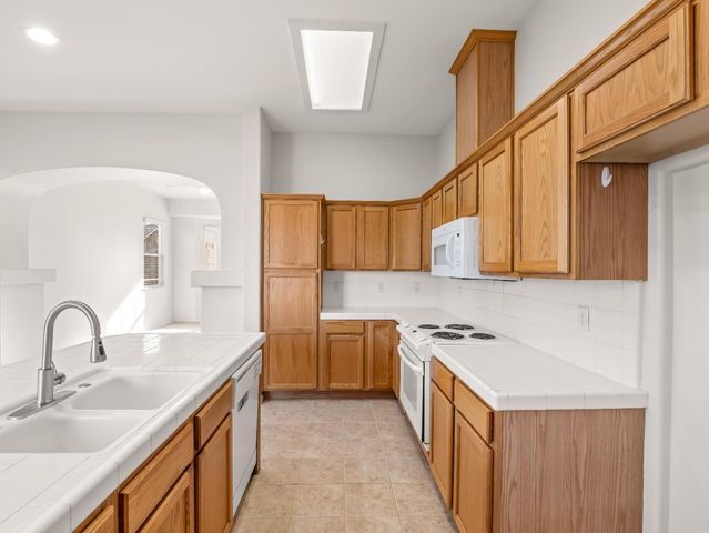 611 W Venice Lane, Clovis, CA 93619