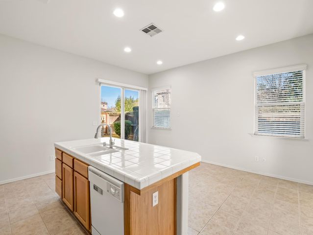 611 W Venice Lane, Clovis, CA 93619