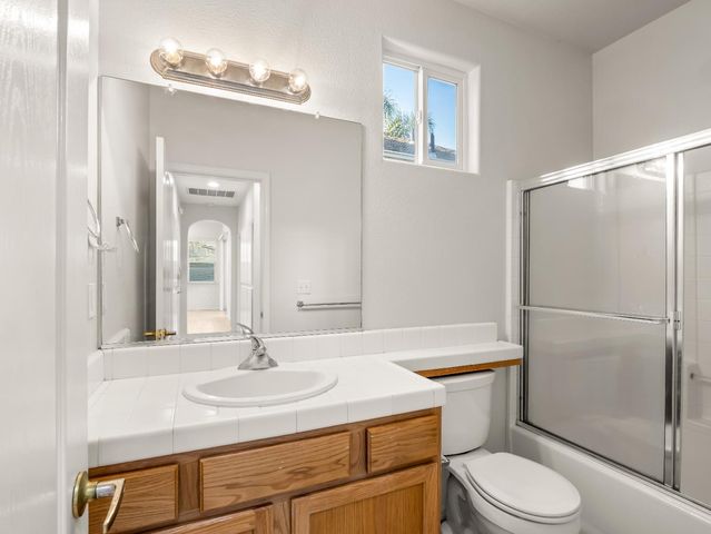 611 W Venice Lane, Clovis, CA 93619