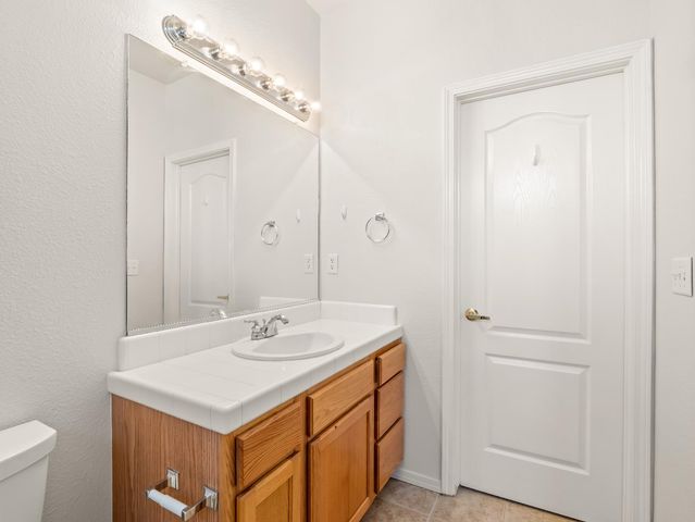 611 W Venice Lane, Clovis, CA 93619