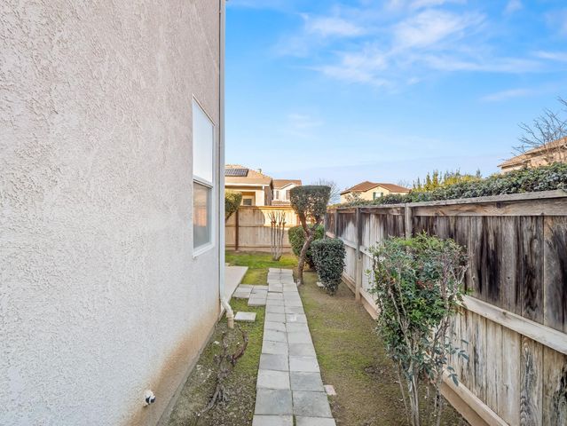 611 W Venice Lane, Clovis, CA 93619