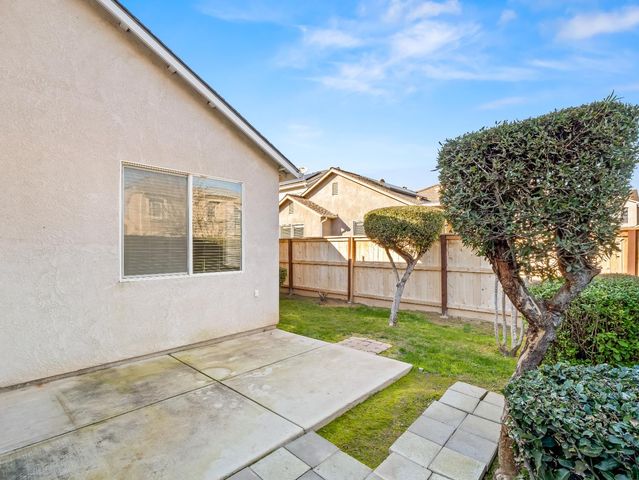 611 W Venice Lane, Clovis, CA 93619