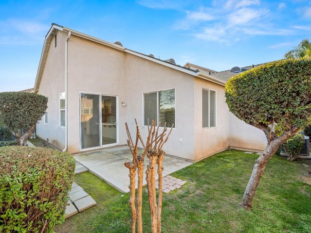 611 W Venice Lane, Clovis, CA 93619