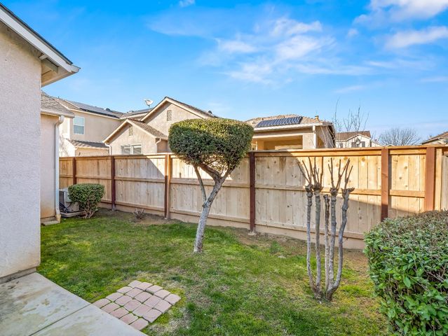 611 W Venice Lane, Clovis, CA 93619