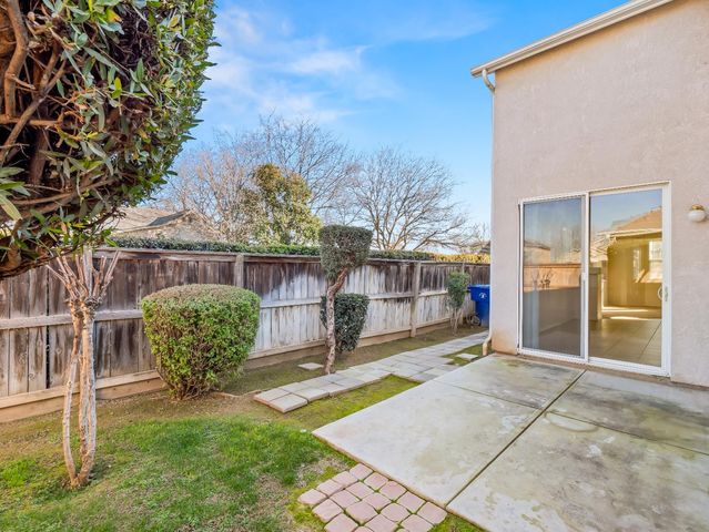 611 W Venice Lane, Clovis, CA 93619