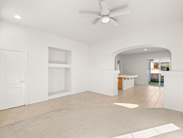 611 W Venice Lane, Clovis, CA 93619