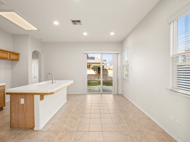 611 W Venice Lane, Clovis, CA 93619