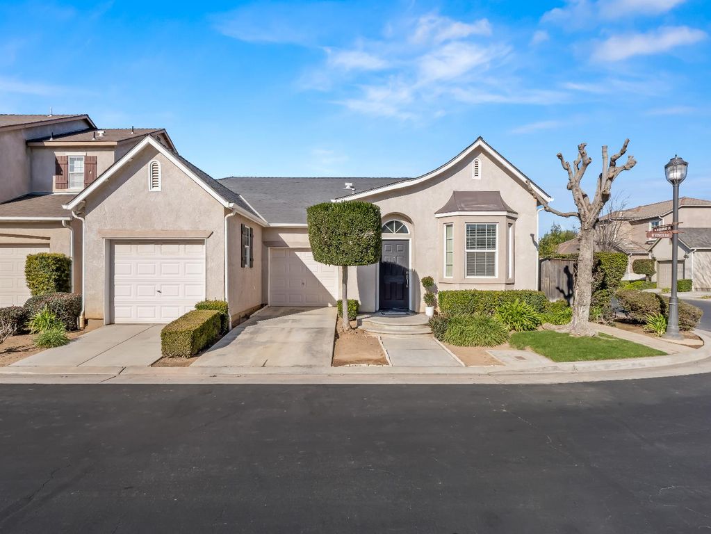 611 W Venice Lane, Clovis, CA 93619