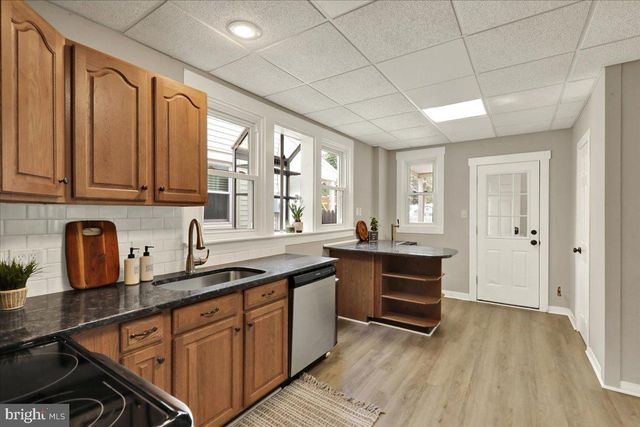 5 W 2ND AVE, Lititz, PA 17543