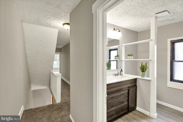 5 W 2ND AVE, Lititz, PA 17543