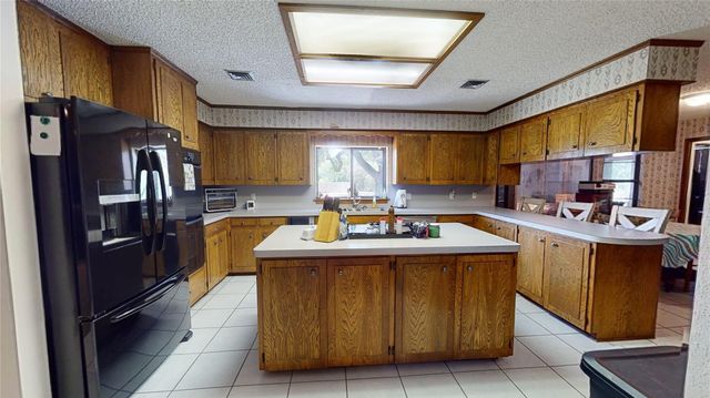 4 Shantilly Lane, Bay City, TX 77414