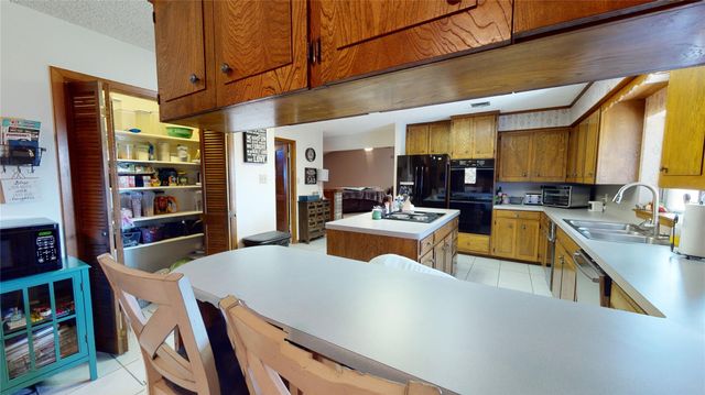 4 Shantilly Lane, Bay City, TX 77414