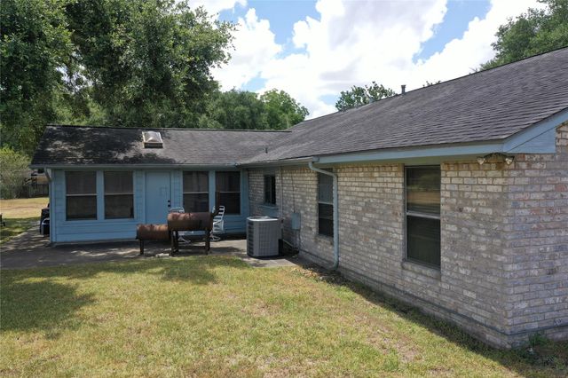 4 Shantilly Lane, Bay City, TX 77414