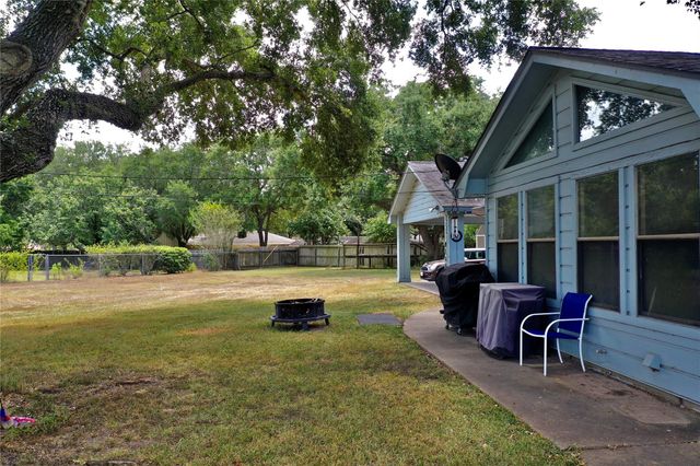 4 Shantilly Lane, Bay City, TX 77414