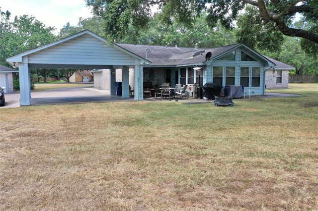 4 Shantilly Lane, Bay City, TX 77414