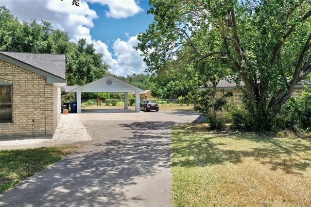 4 Shantilly Lane, Bay City, TX 77414