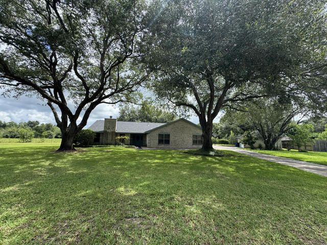 4 Shantilly Lane, Bay City, TX 77414