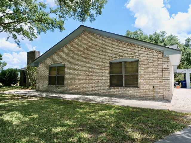 4 Shantilly Lane, Bay City, TX 77414