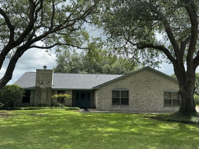 4 Shantilly Lane, Bay City, TX 77414