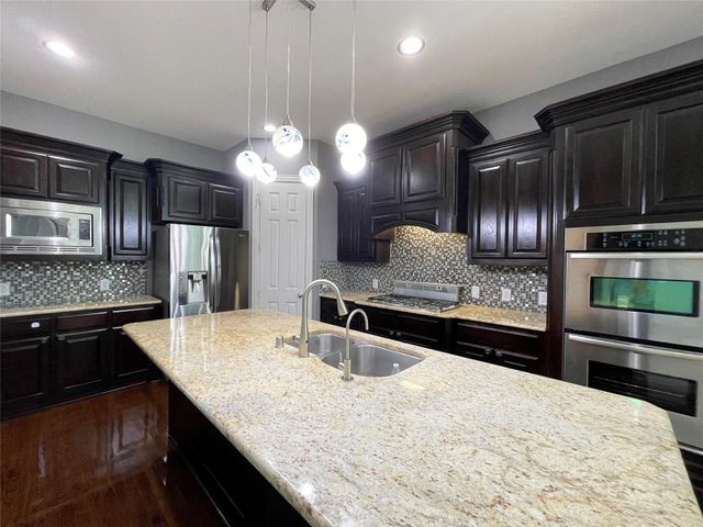 415 Sleepy Creek Drive, Frisco, TX 75036