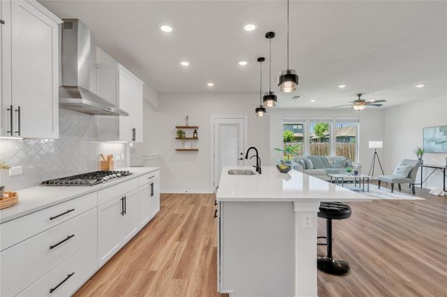 201 Bella Luna WAY, Liberty Hill, TX 78642