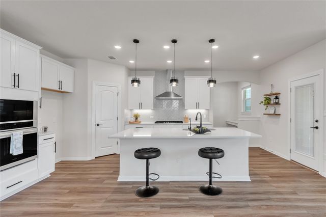 201 Bella Luna WAY, Liberty Hill, TX 78642
