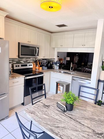 5330 Mendoza Street, West Palm Beach, FL 33415
