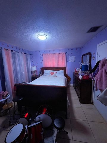 5330 Mendoza Street, West Palm Beach, FL 33415