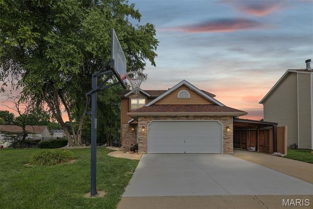 1009 Robert Drive, Maryville, IL 62062