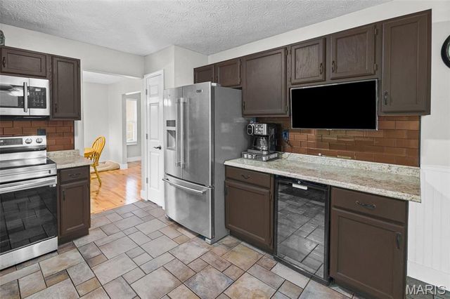 1009 Robert Drive, Maryville, IL 62062