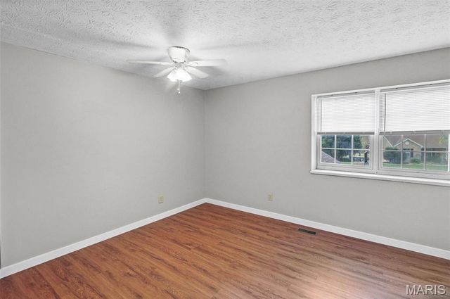 1009 Robert Drive, Maryville, IL 62062