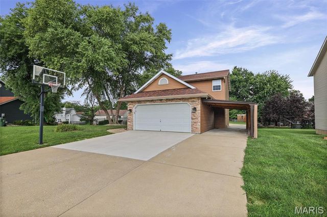 1009 Robert Drive, Maryville, IL 62062