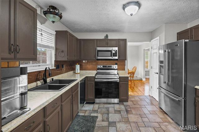 1009 Robert Drive, Maryville, IL 62062