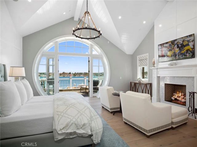 1324 E Balboa Boulevard, Newport Beach, CA 92661