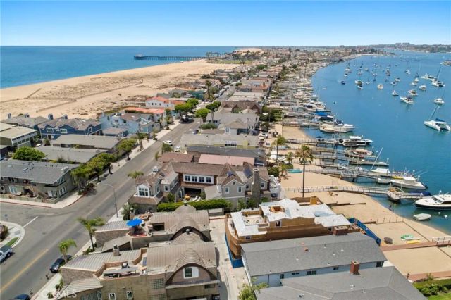 1324 E Balboa Boulevard, Newport Beach, CA 92661