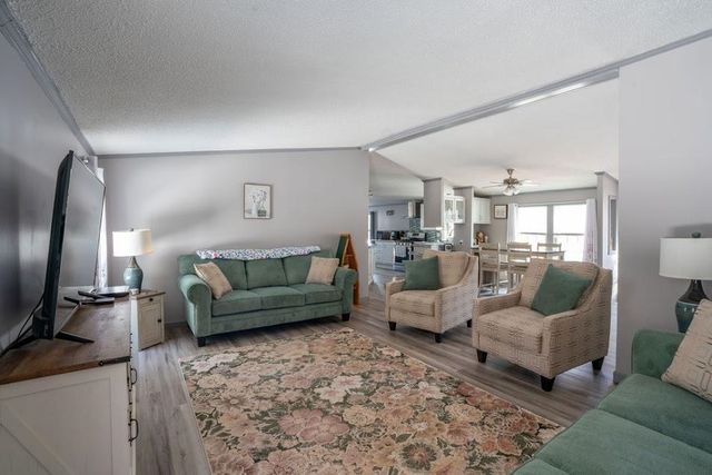 6 Lincoln Street, Epsom, NH 03234