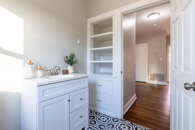 2021 N Broadway Avenue, Shawnee, OK 74804