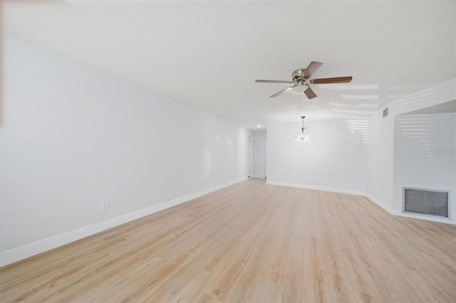 2401 ECUADORIAN WAY 19, Clearwater, FL 33763
