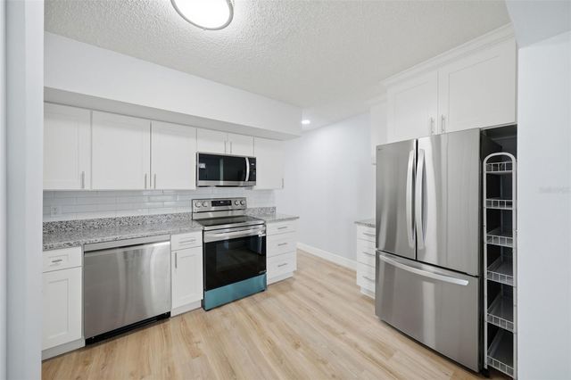 2401 ECUADORIAN WAY 19, Clearwater, FL 33763