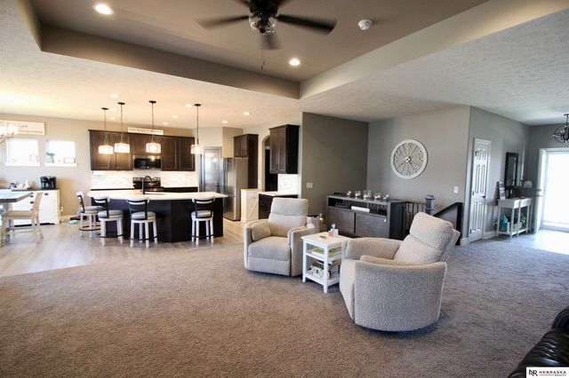 9704 Pintail Drive, Papillion, NE 68046