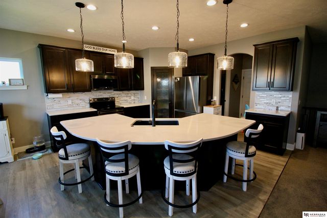9704 Pintail Drive, Papillion, NE 68046