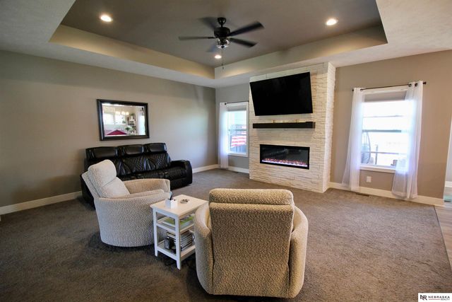 9704 Pintail Drive, Papillion, NE 68046