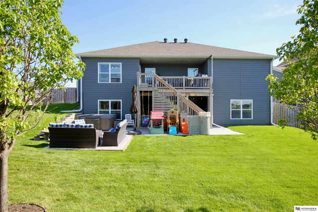 9704 Pintail Drive, Papillion, NE 68046