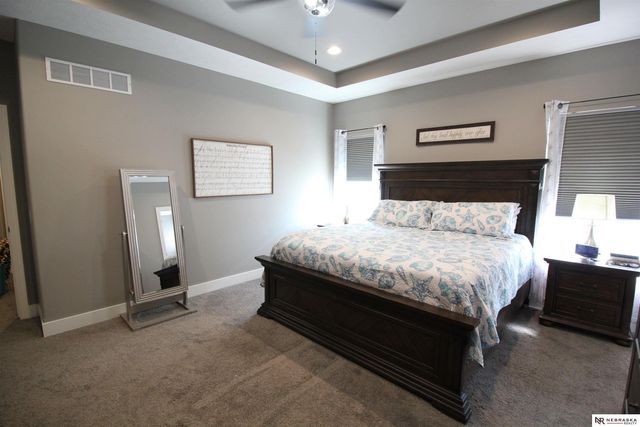 9704 Pintail Drive, Papillion, NE 68046