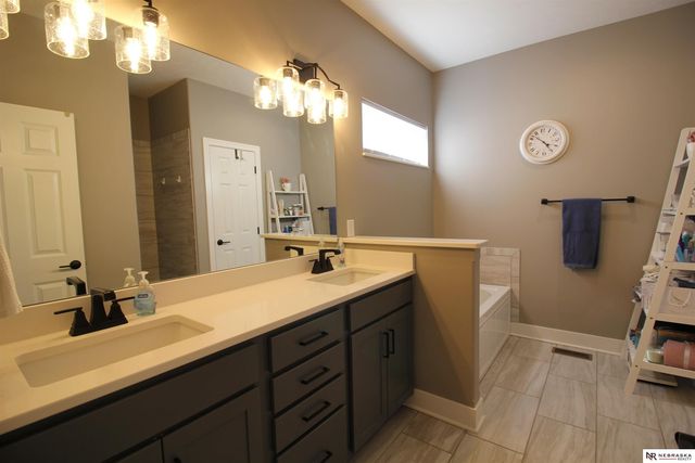 9704 Pintail Drive, Papillion, NE 68046