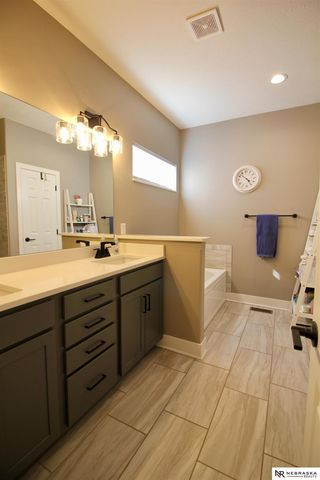 9704 Pintail Drive, Papillion, NE 68046