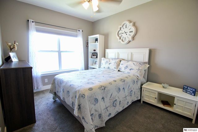 9704 Pintail Drive, Papillion, NE 68046