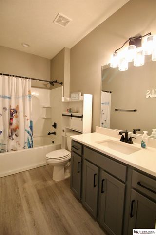 9704 Pintail Drive, Papillion, NE 68046