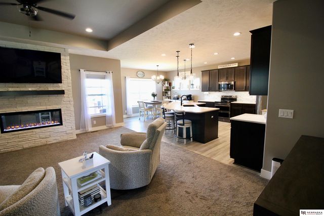 9704 Pintail Drive, Papillion, NE 68046